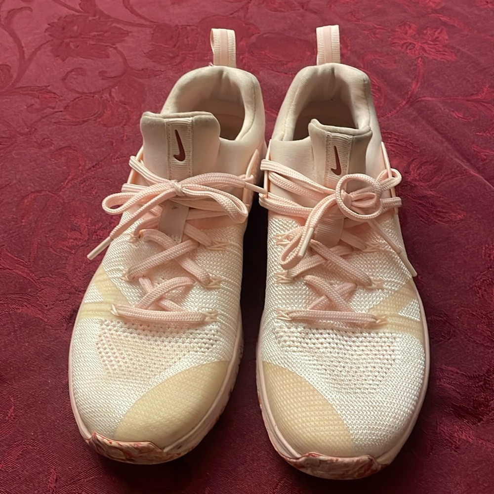 Nike Metcon Training Shoes Womens Size 10 Flyknit Echo Pink Gym Sneakers